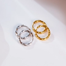 Small twisted hoop earr..