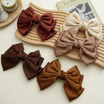 Triple layered bow clip