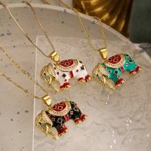 Necklace with retro ele..