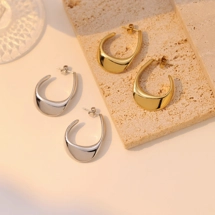 Sleek U shape earrings