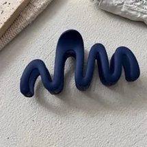 Wavy hair claw