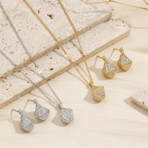 Glam necklace and match..