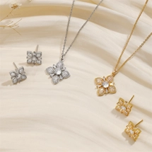 Stylish zircon flower e..
