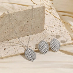Stylish oval studs and matching necklace