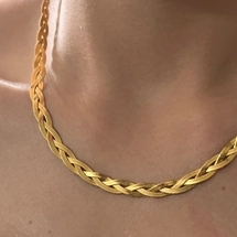 Elegant braided necklac..