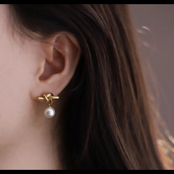 Knot and artificial pearl design drop earrings