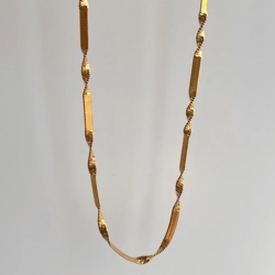 Stylish twist design necklace