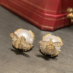 Stylish artificial pearl bee ear studs