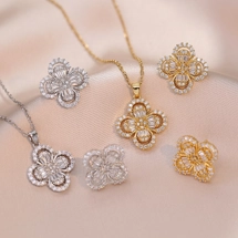 Glam Korean style necklace a..