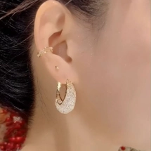Korean style U-shaped e..