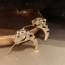 Extravagant zircon leop..