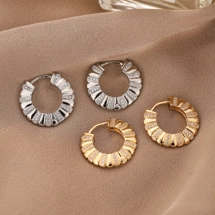 Segmented U shape earri..