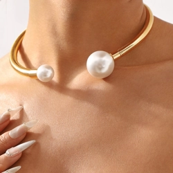 Open chocker with imitation pearls