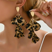 Leopard print petals dr..