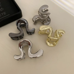 Squiggly line hair claw