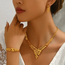Elegant necklace, earri..