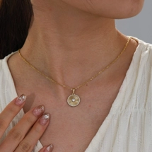 Pretty pendant necklace