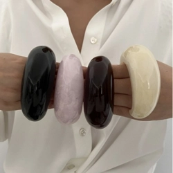 Exaggerated C shape bangle