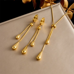 Vintage style water droplet design necklace with matching earrings