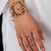 Retro style leopard pri..