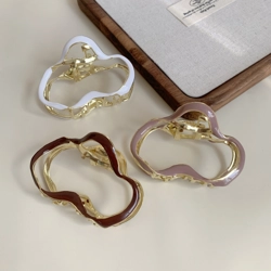 Simple cut out hair claws