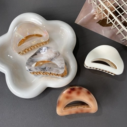 Chic hair claws