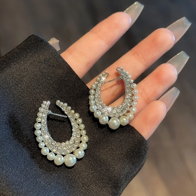 Additional Image for Korean style U-shaped earrings