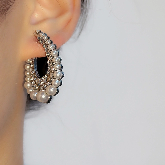 Additional Image for Korean style U-shaped earrings