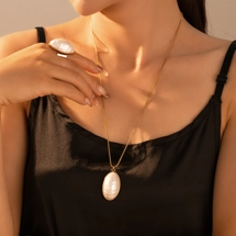 Elegant matching stud e..