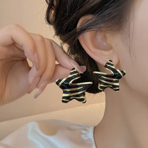 Star shaped ear studs