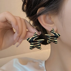 Star shaped ear studs