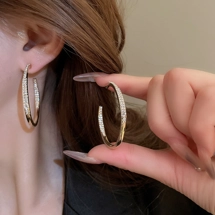 Rhinestone U shape earr..