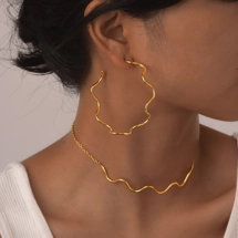 Waves design earrings a..