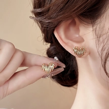 Heart shaped wave stud ..