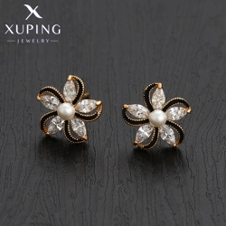 Pretty flower stud earrings