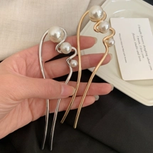 Elegant hairpin with mi..