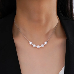Simple artificial pearl and chain necklace