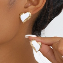 Distorted heart shaped ear s..
