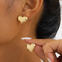 Simple heart shape stud earrings