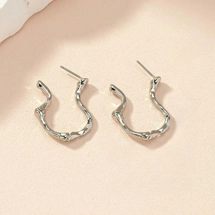 Irregular U-shaped earr..