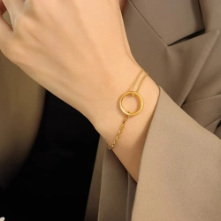 Bracelet with circle pendant