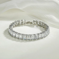 Elegant zircon bracelet