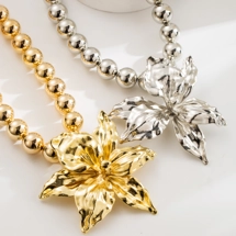 Beaded necklace with ex..