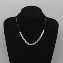 Simple choker with allo..