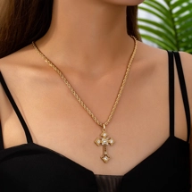 Twisted rope chain neck..