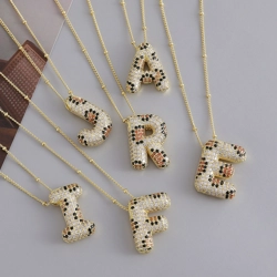 Chain necklace with leopard print letter pendant