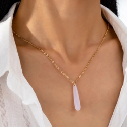 Simple necklace with pendant