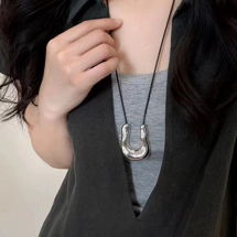 Twisted rope necklace w..