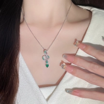 Cable chain necklace wi..