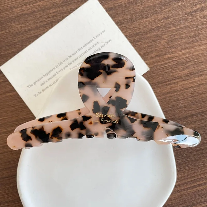 Additional Image for Patterned twist design hair claws